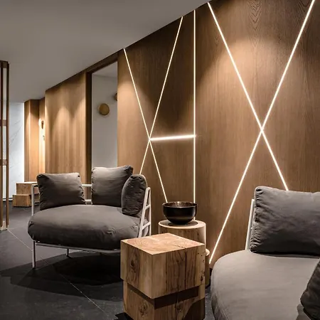 White 1921 Hotel Courchevel