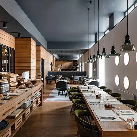 White 1921 Hotel 4*